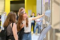 On 14 May 2022, Hochschule Düsseldorf – University of Applied Sciences (HSD) could finally celebrate its 50th anniversary – and the response exceeded everything all organisers had hoped for: Several thousand people came to celebrate during the day and well into the night, creating a unique atmosphere on campus and enjoying wonderful weather.